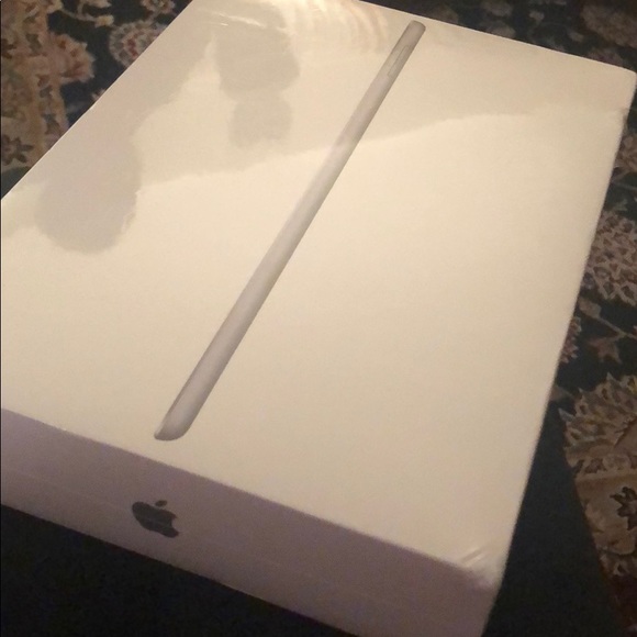 Unopened iPad. 32g 6th gen - Picture 2 of 2